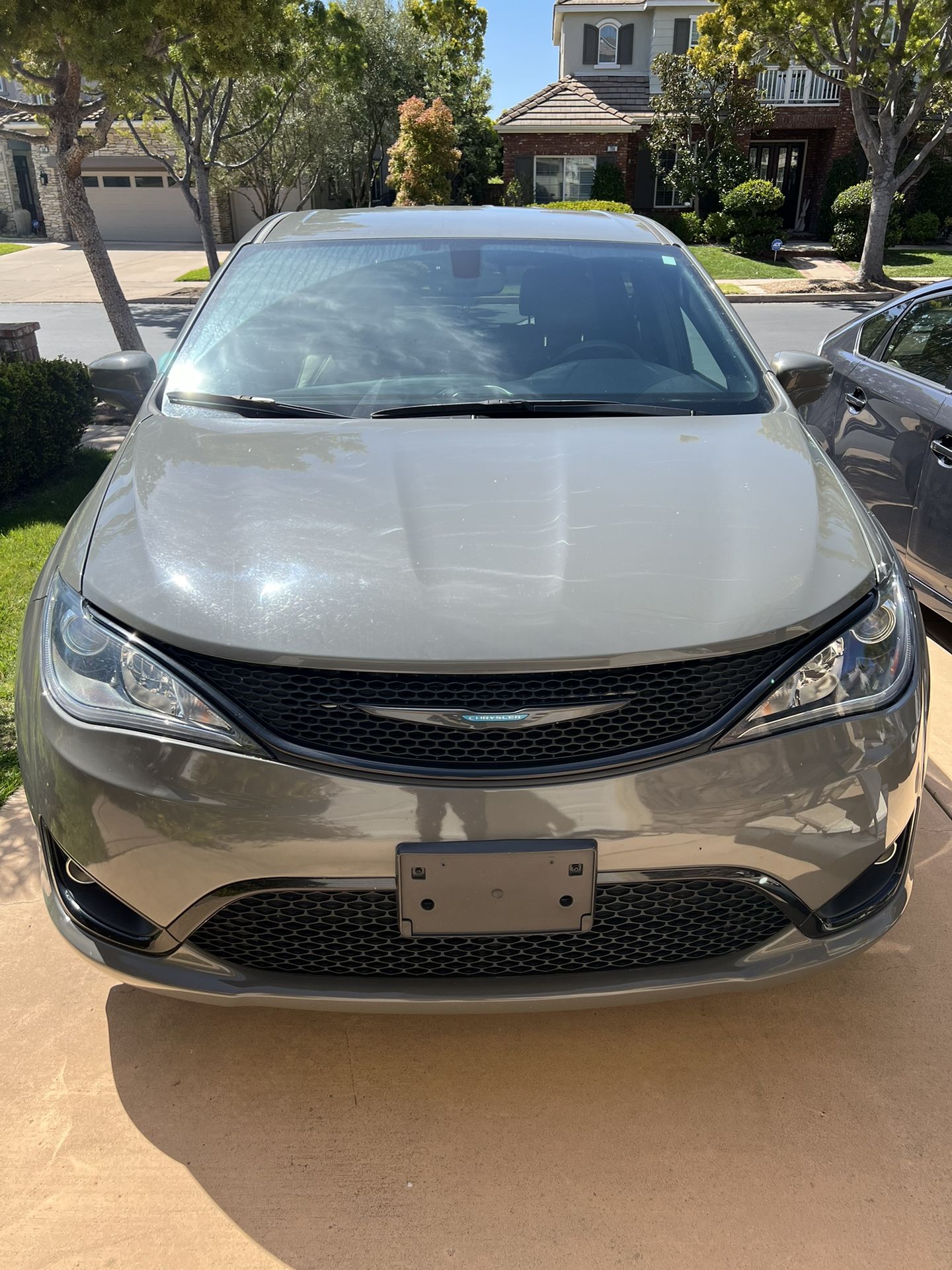 2020 Chrysler Pacifica Hybrid Mini Van $22,500