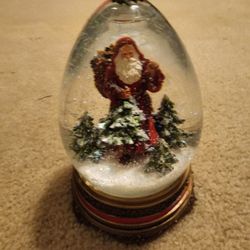Large Santa Snow Globe That Plays Christmas Music