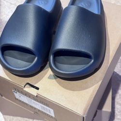 Onyx Yeezy Slide
