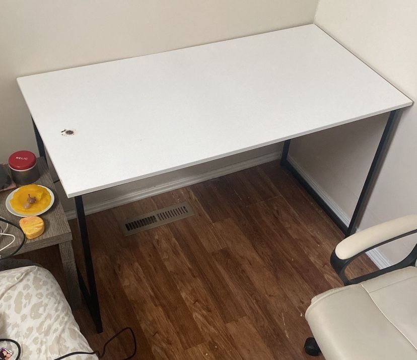 Computer desk