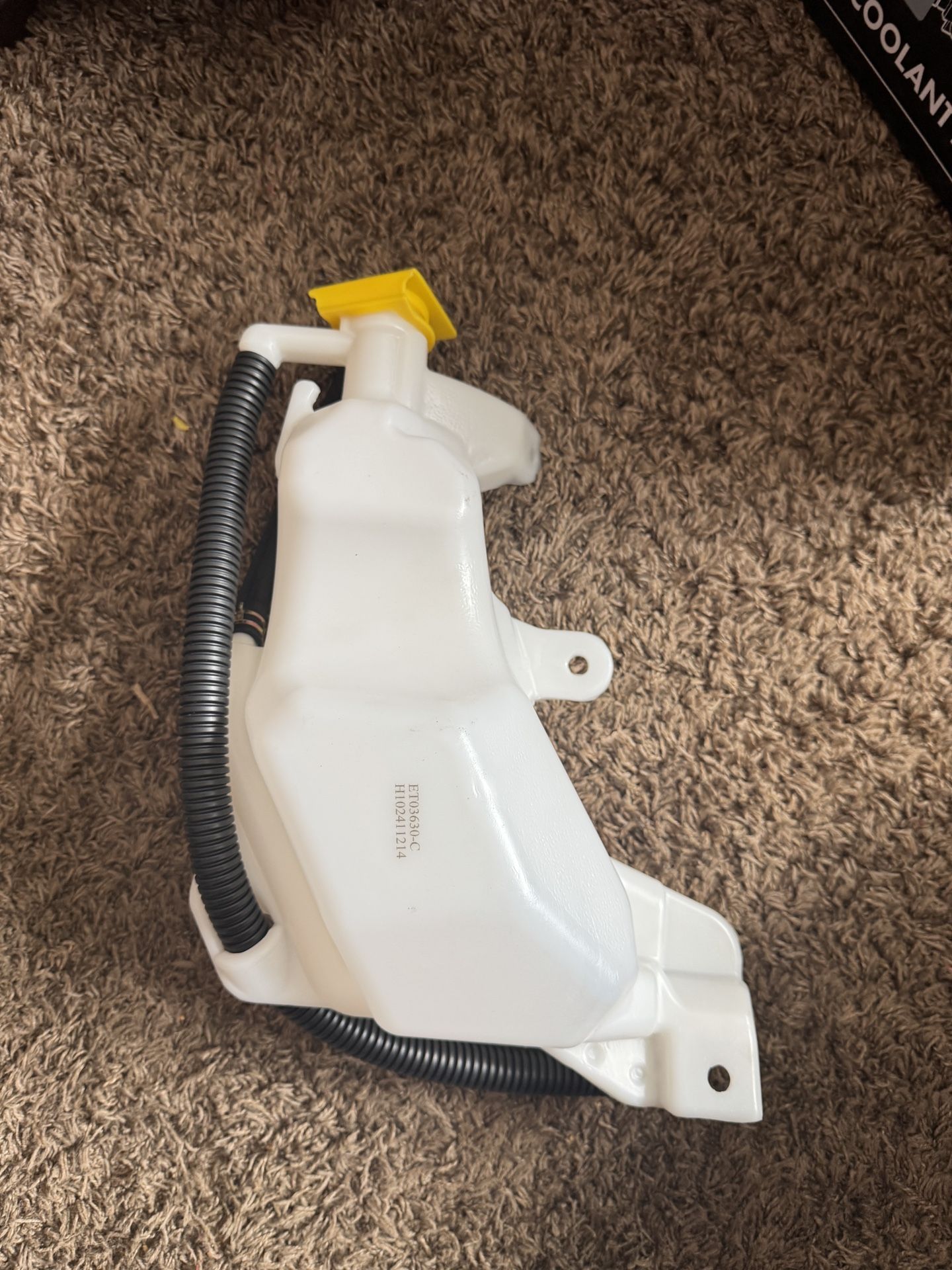 Radiator Coolant Reservoir Expansion Tank Overflow Bottle Compatible with 2011-2022 Dodge Durango 2011-2021 Jeep Grand Cherokee 2022 Grand Cherokee WK