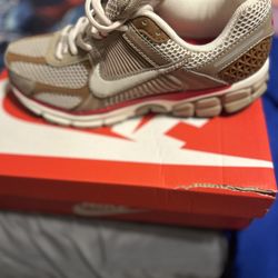 Women Size 7 Shoe 