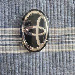 FITS TOYOTA COROLLA GRILLE FRONT EMBLEM  2019 2020 2021 2022 2023
