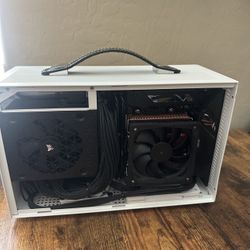 SFF PC / PNY RTX 5070 OC 12 GB/ AMD Ryzen 5 9600X / 32GB DDR5