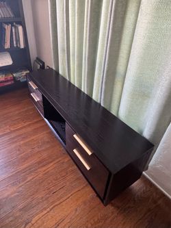 TV STAND / ENTERTAINMENT CENTER
