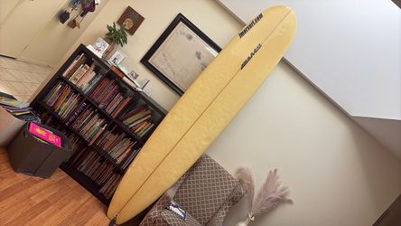 9’ surf board
