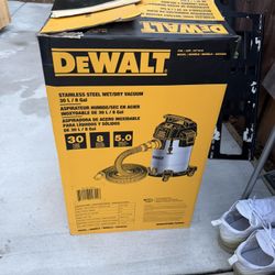 8 Gallons De Walt Vacuum 