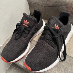 Adidas Swift Run J Black Solar Red US Kids 5 / Sz 7W