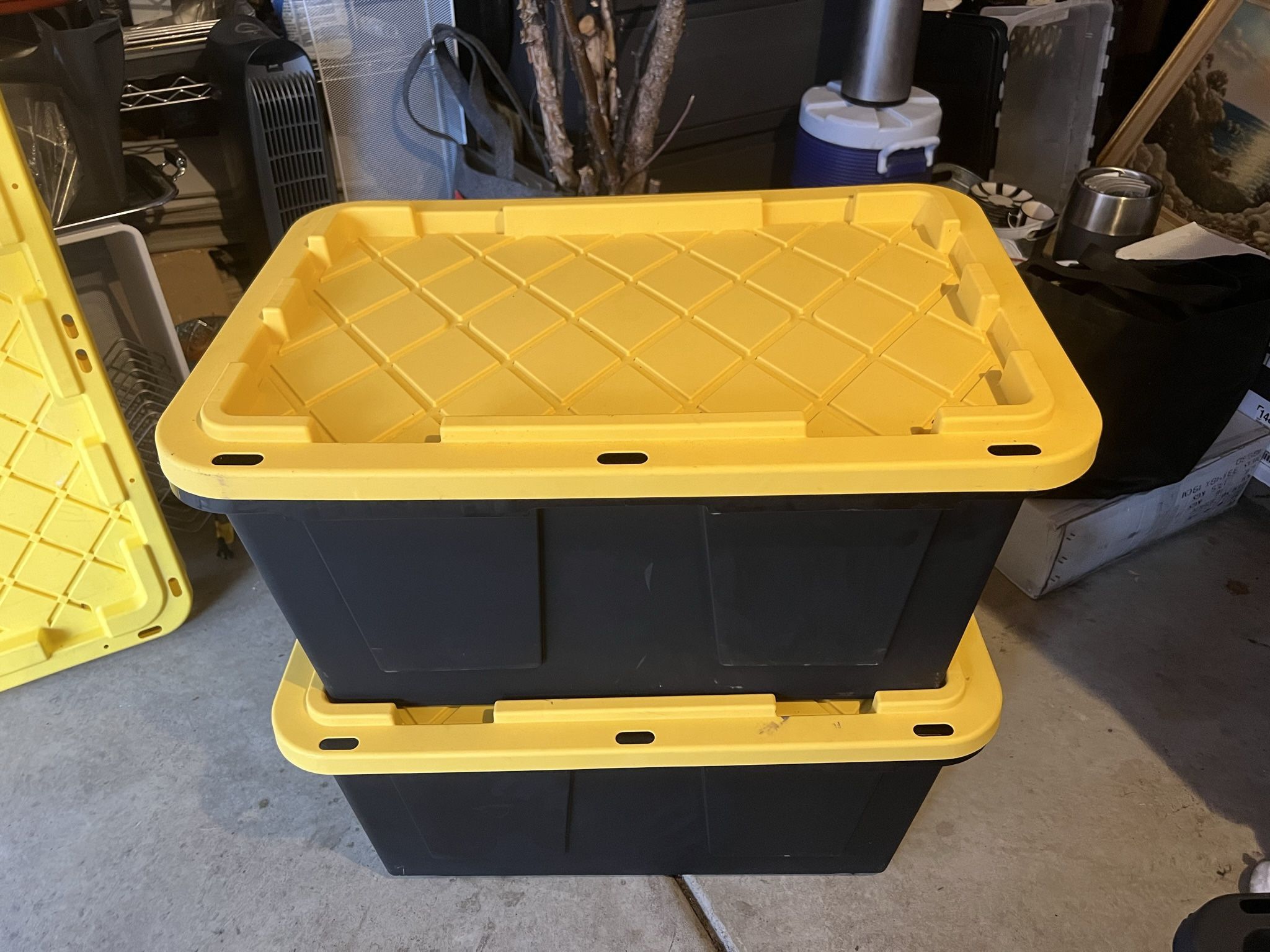 GreenMade Professional Storage Tote With Handles/Snap Lid, 27 Gallon for Sale in Chicago, IL