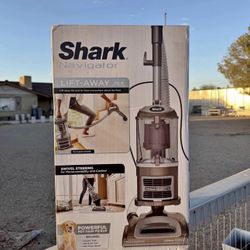 NEW Shark Navigator Lift-Away Deluxe HEPA Pet Vacuum