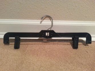 Skirt hangers