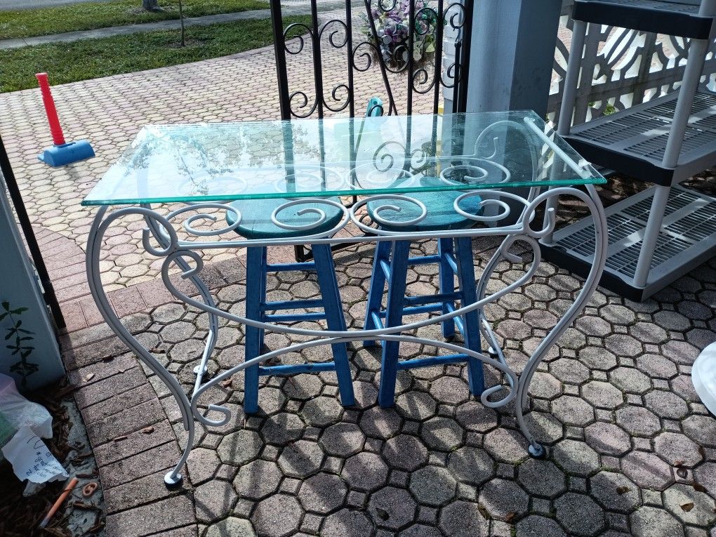 Breakfast Table with Barstools 