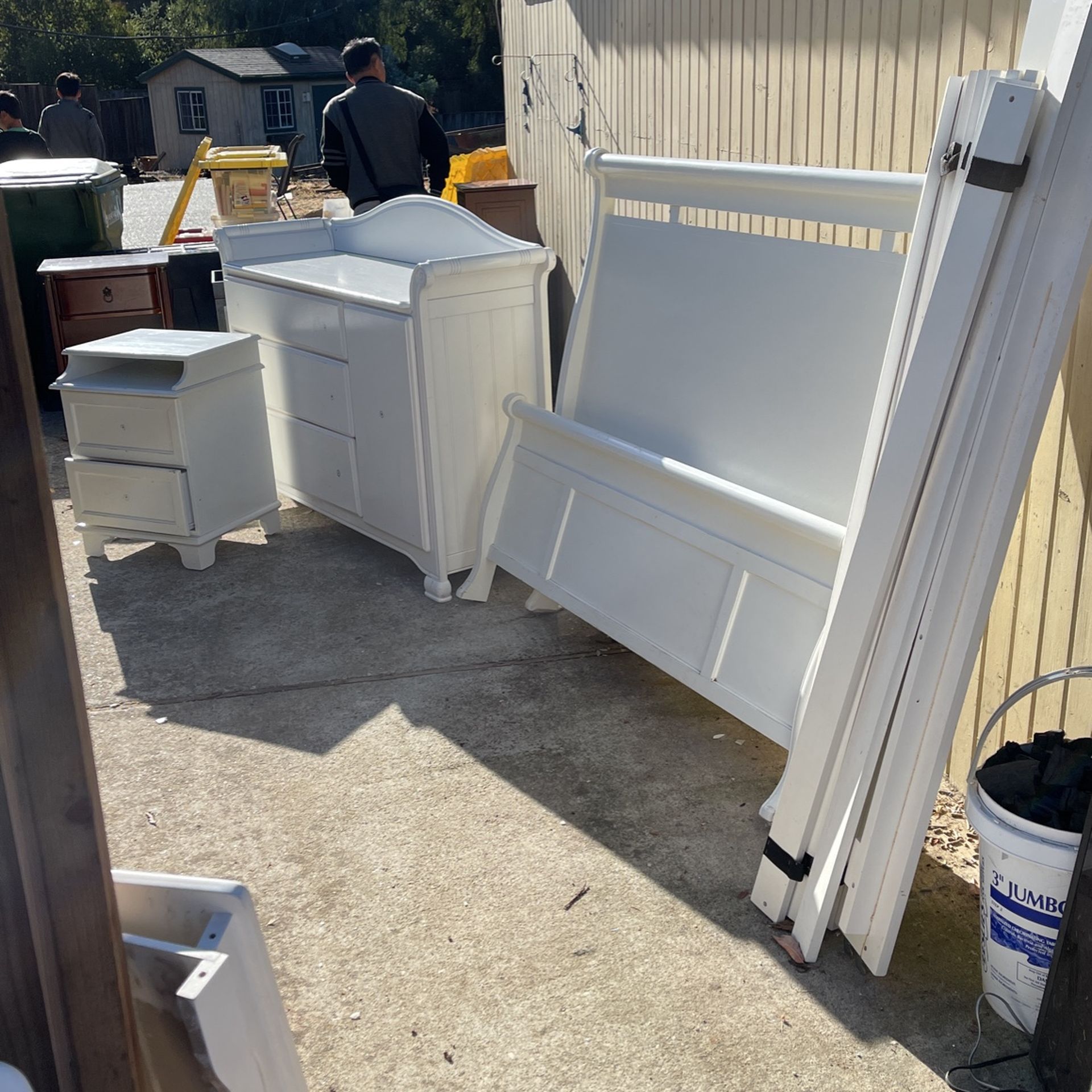 Full Size Bed, Dresser And Nightstand