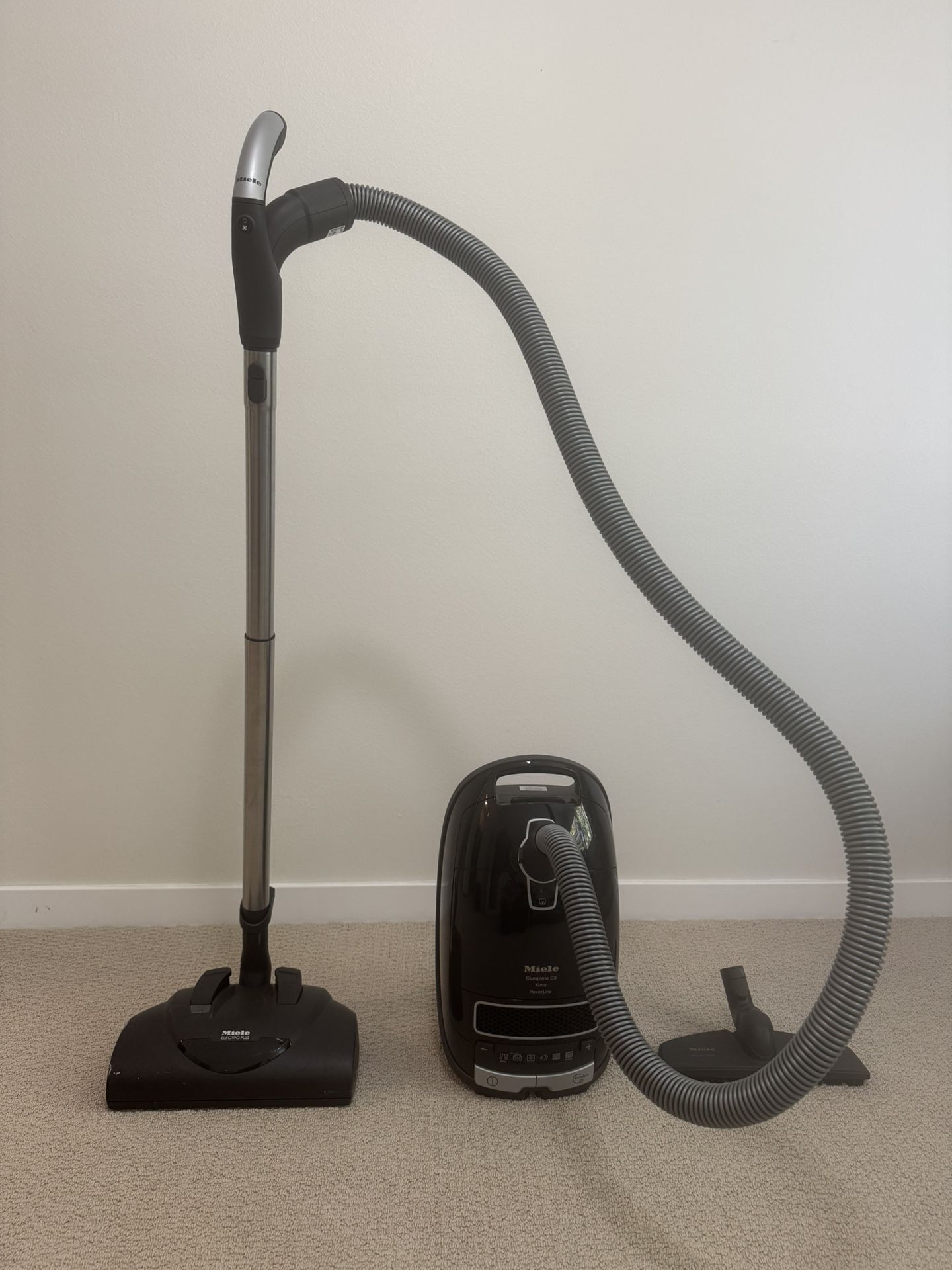 Miele Complete C3 Kona Vacuum Cleaner for Heavy Duty Carpets, in Obsidian Black With Extra Bags