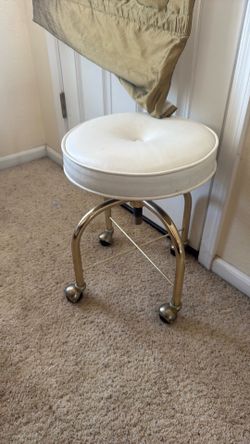 rolling vanity stool