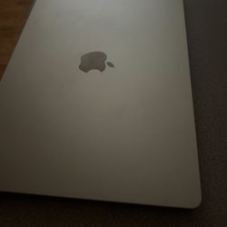 MACBOOK AIR 15’ M2 