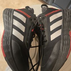 Adidas ownthegame shoes size 4
