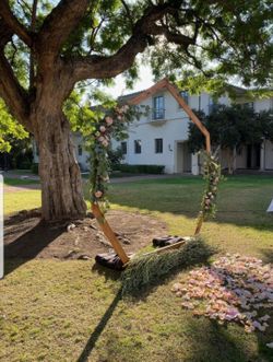 Woodden Arch for Wedding Decor