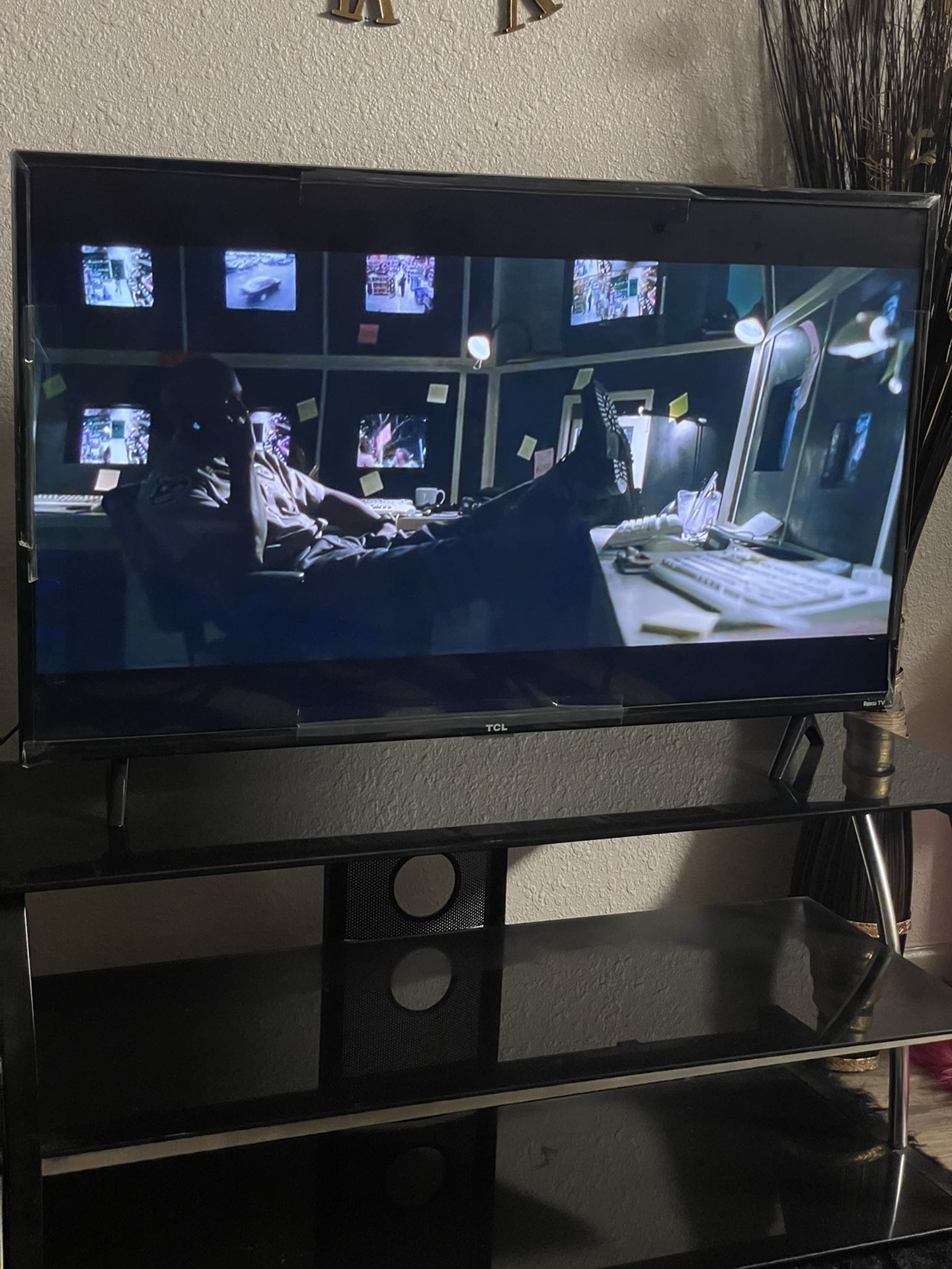 43 Inch Smart Tv Include Tv Mount $260