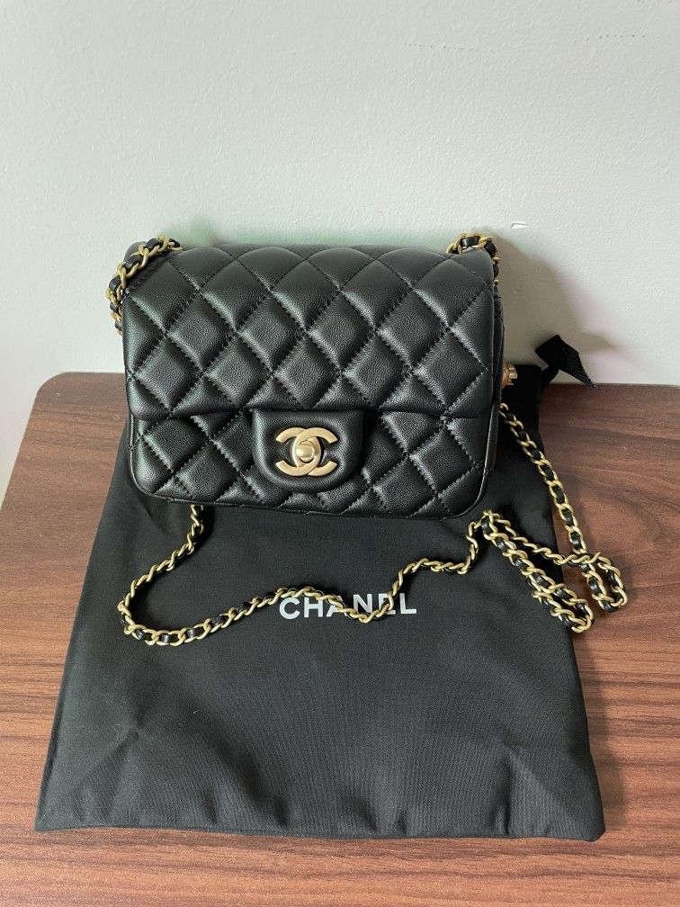 Chanel CF mini
Lambskin & Gold-Tone Metal Shoulder Bag