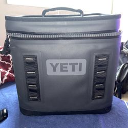 YETI Hopper Flip 12 Cooler with Top Handle 