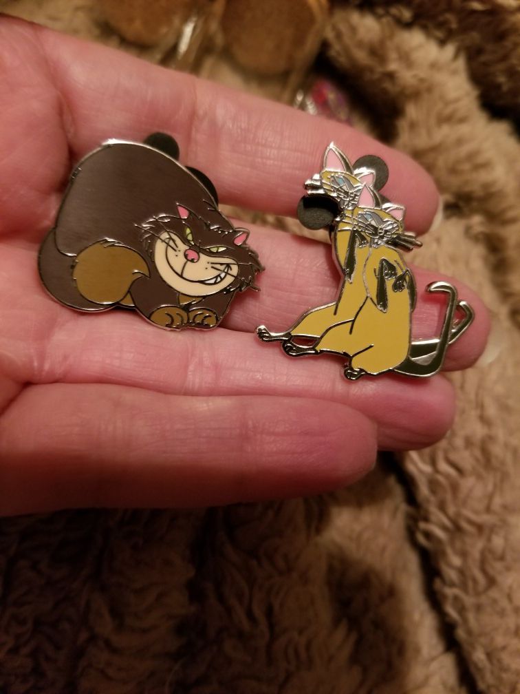 Disney cat pins from Lady & The Tramp