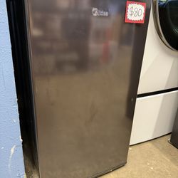 Midea Compact Refrigerator, 3.3 cu ft,