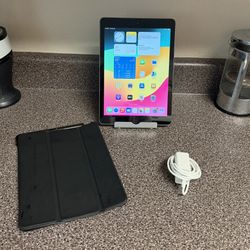 Apple iPad 6th Gen W/Folio Case & Charger