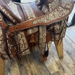 Horse saddle/ Silla Para Montar. 