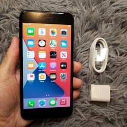 iPhone 7 Plus - UNLOCKED - Like New 