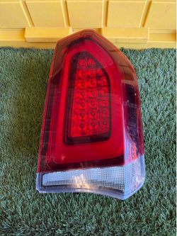 2015 Chrysler 300 Right Side Tail light