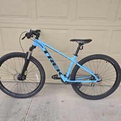 TREK MARLIN 5 MOUNTAIN BIKE 29ER (MEDIUM FRAME)