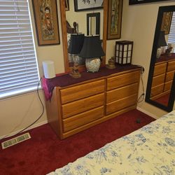 Dresser. Very Good Condition.