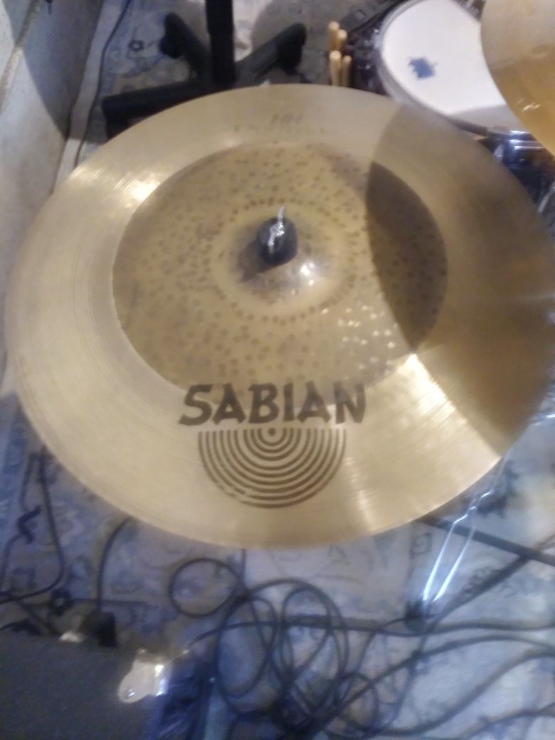 Sabian Cymbal. HH Dual hammered Ride 20"