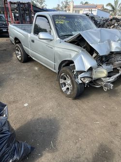 2002 Toyota Tacoma Parts Only  2.4 manual Transmission 