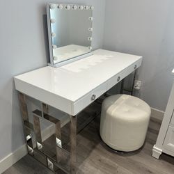 Make up Vanity Table With Mirror And Chair