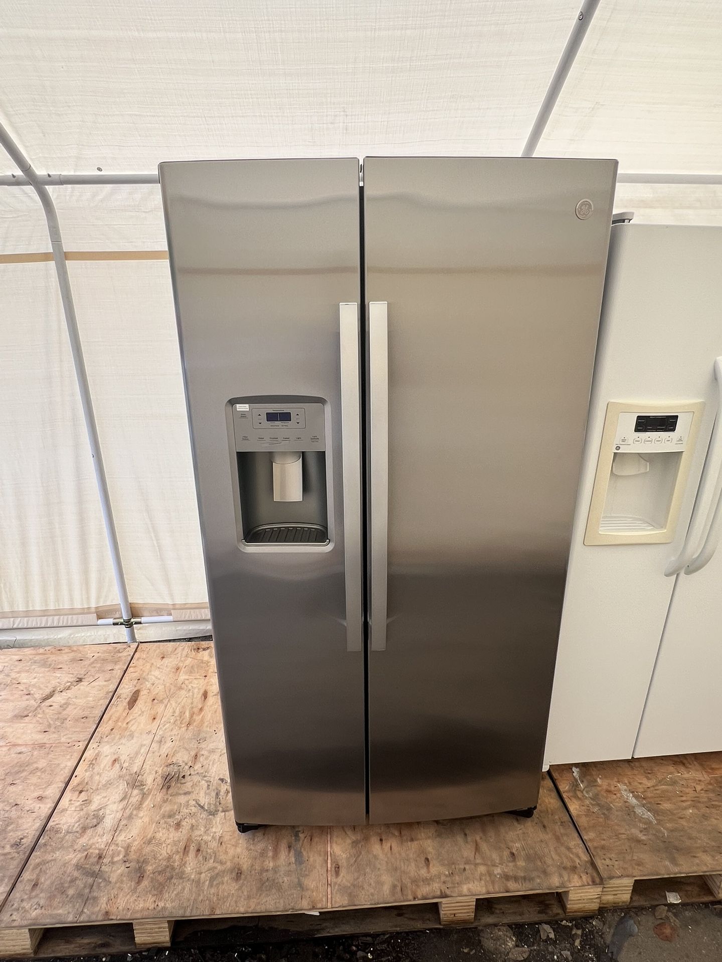 BRAND NEW REFRIGERATOR