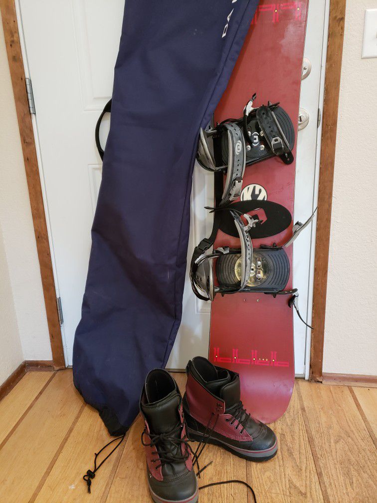 K2 Snowboard w/ bindings, Next Boots Women's Size 8 and Da Kine Bag