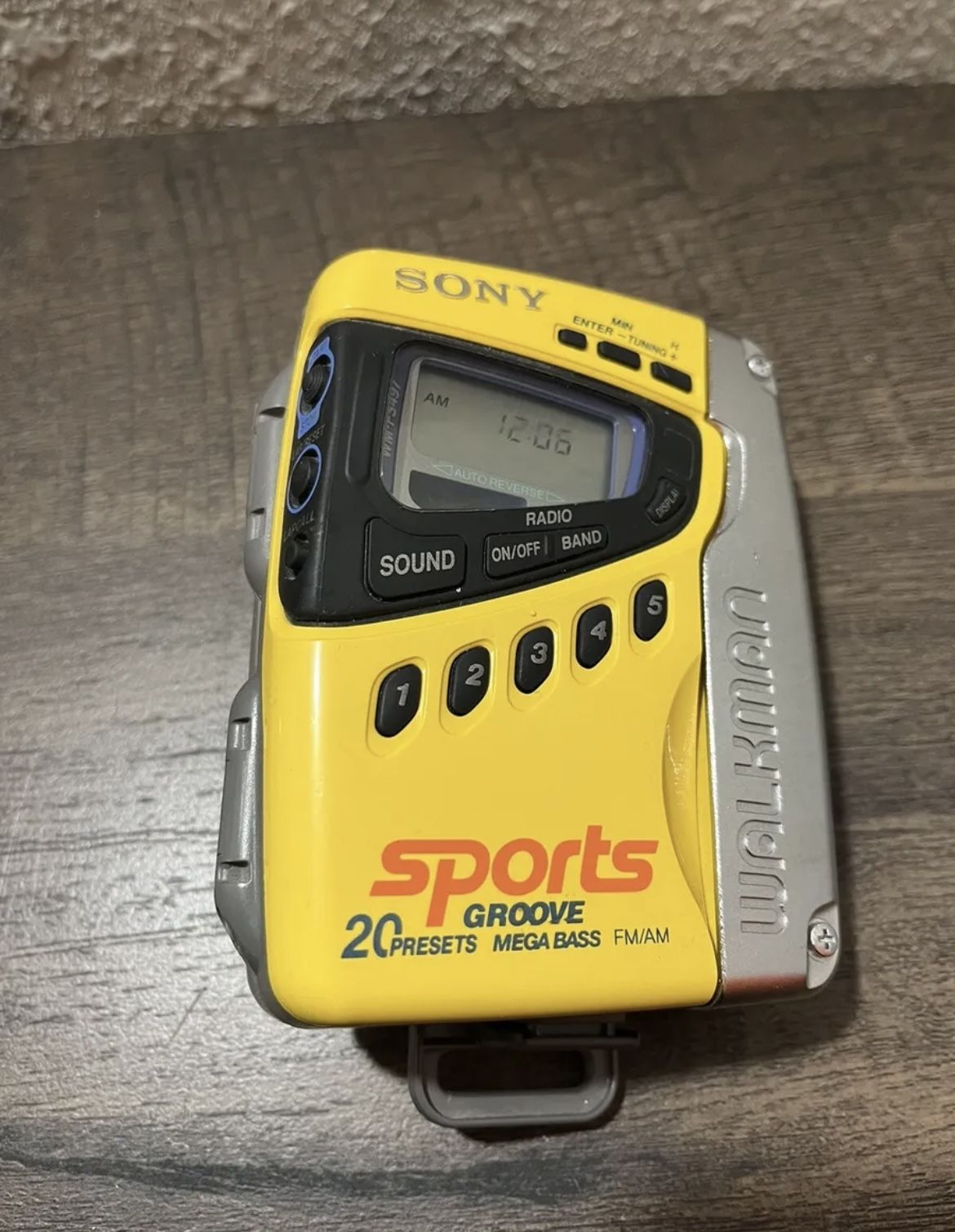 Sony Walkman Sports Groove WM-FS497 Mega Bass Cassette Player AM/FM Radio