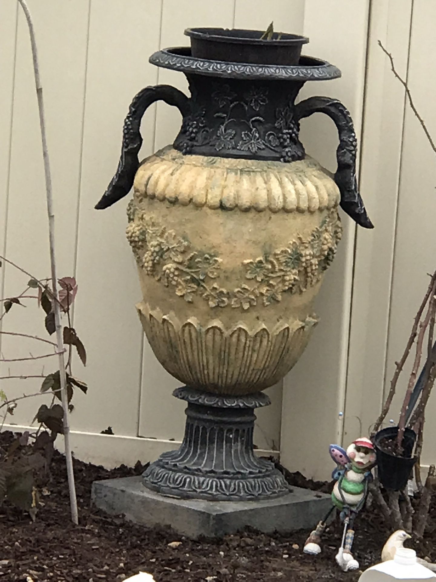 Plastic Vase Plant Holder with 1 Decorative Shelf for Backyard. Frontyard. And the balcony, black and gold.