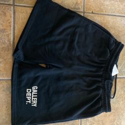 Short  SIZE M. Size S.  SIZE. L.   40c/n