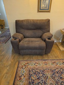 Manual Oversized Recliner With Cup Holder