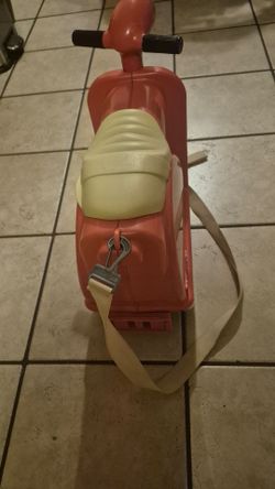 Kids Ride-On Luggage in carry one. I Great condition. Cash only