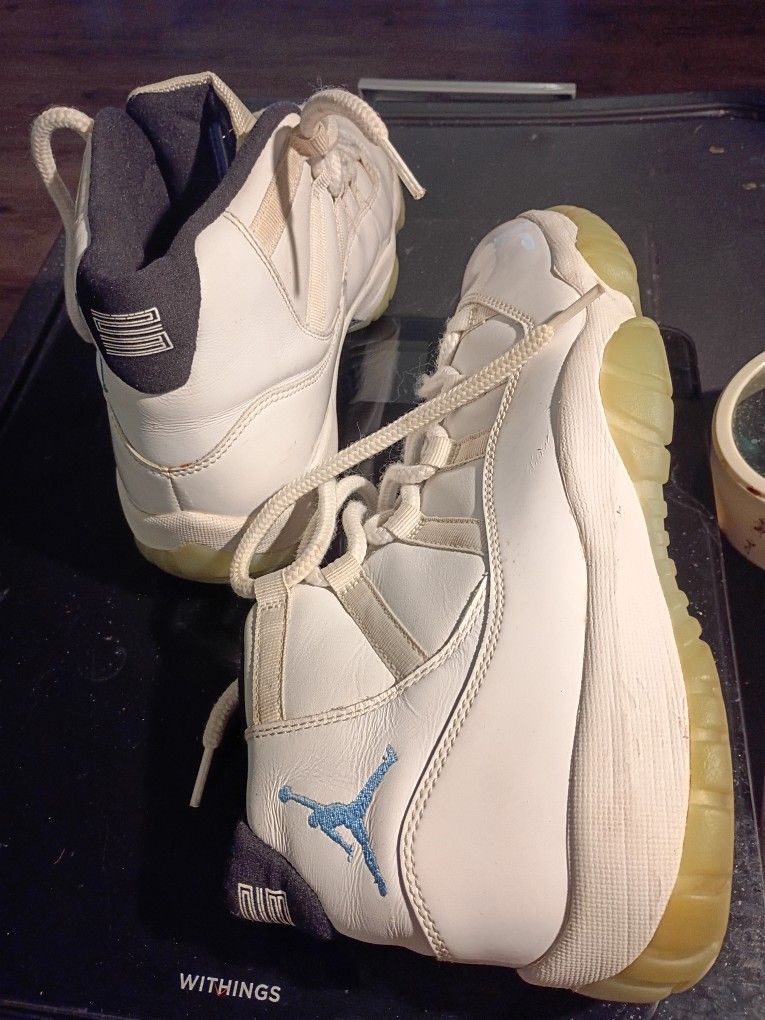 AIR JORDAN 11 RETRO LEGEND " COLUMBIA" SNEAKERS SIZE 9.5