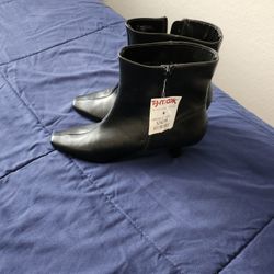 Areosoles Black Ankle Boots