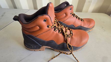 Boots size 11