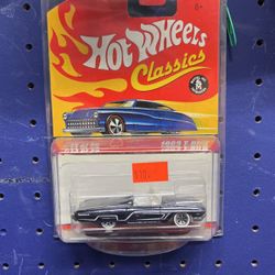 Collectible Hotwheels Classics 1963 Thunderbird 1:64 Scale Diecast