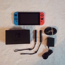NINTENDO SWITCH IN EXCELLENT CONDITION