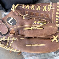 Louisville slugger 14in Glove
