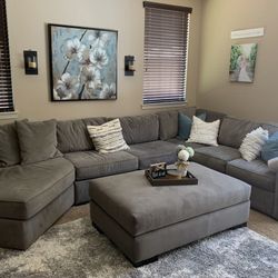 Beautiful Living Spaces Sectional. In Clean Condition 